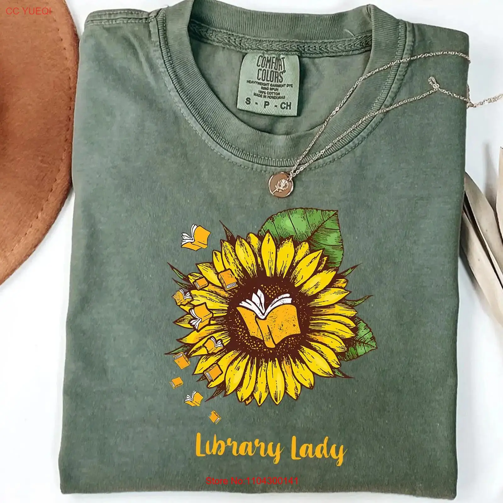 Vintage Fashion Library - Camiseta Feminina Bibliotecária com Estampa de