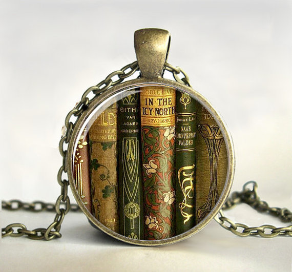 Colar de livros vintage para a - Vintage Fashion Library avaliação e preço